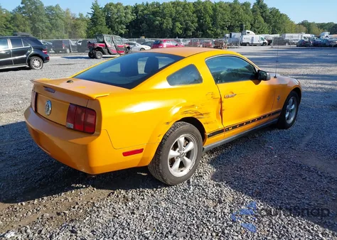 2007 Ford Mustang V6 Deluxe/V6 Premium z USA, uszkodzony, nr VIN 1ZVHT80N475223589